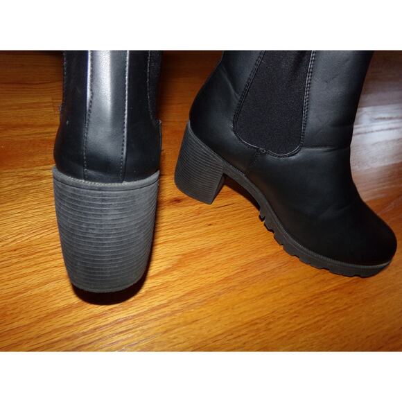 Olivia Miller‎ lug sole 3" heel ankle boots 9 Excellent  Pull on - Picture 4 of 7